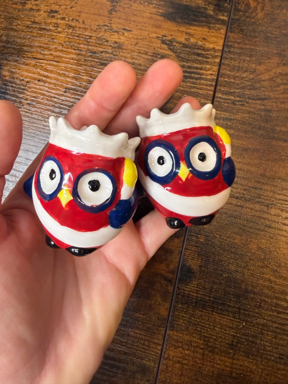 Vintage Set Of 2 White Blue Red Ceramic Owls Birds Salt & Pepper Shakers 2” Tall